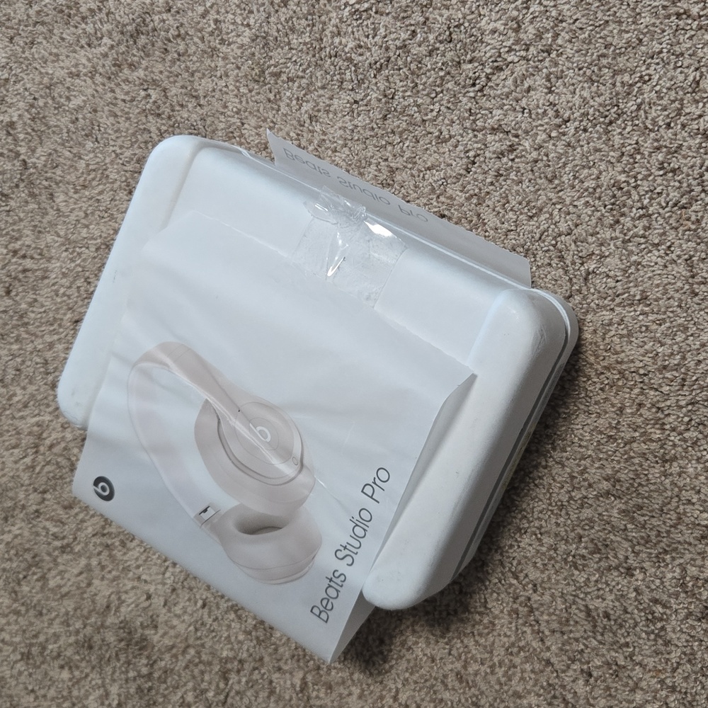 Beats Studio Pro Bluetooth Wireless Headphones/ Sandstone - Picture 15 of 15